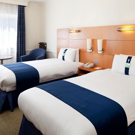 Holiday Inn Guildford By Ihg Exterior foto
