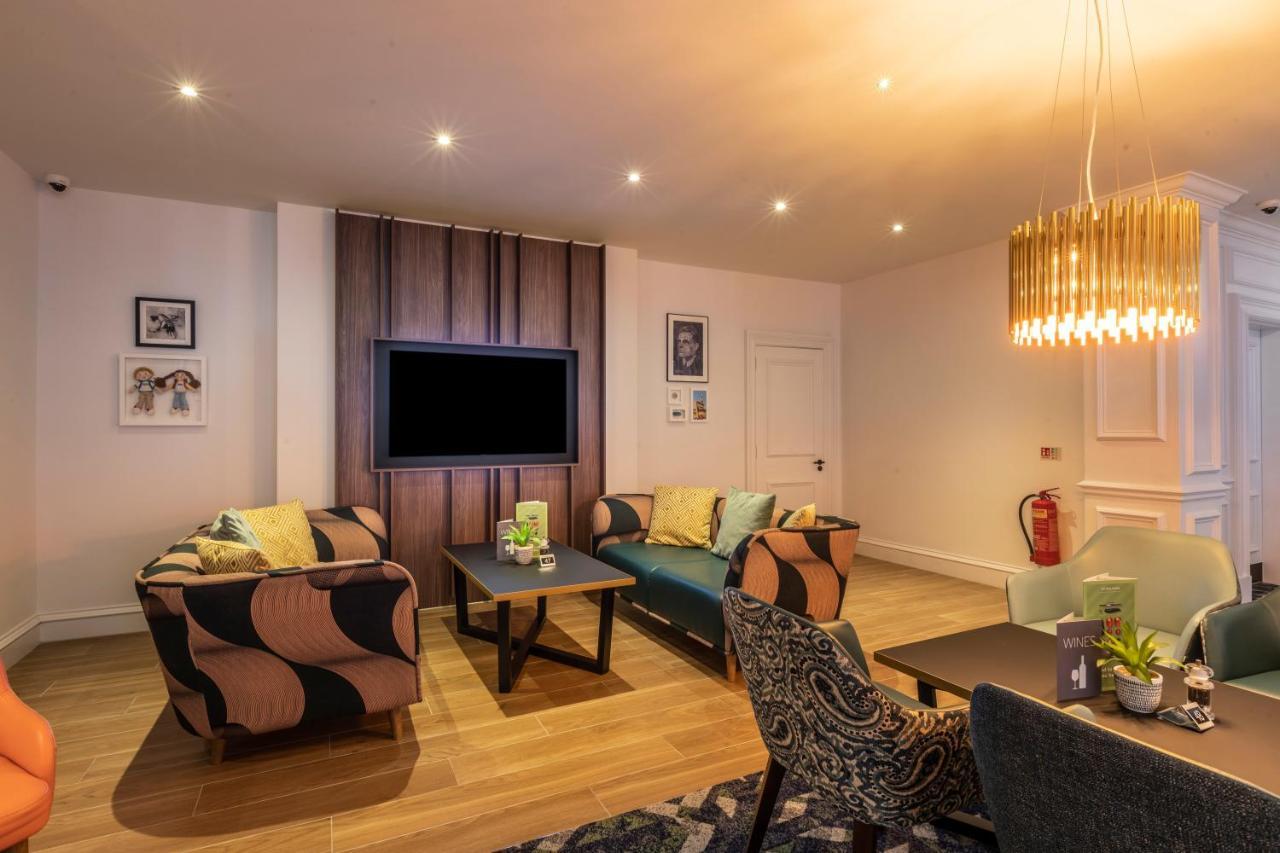 Holiday Inn Guildford By Ihg Exterior foto