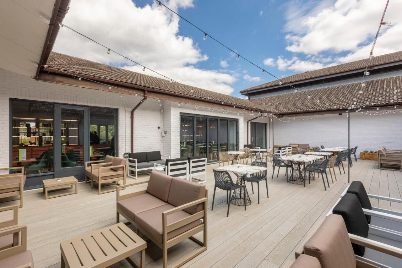 Holiday Inn Guildford By Ihg Exterior foto