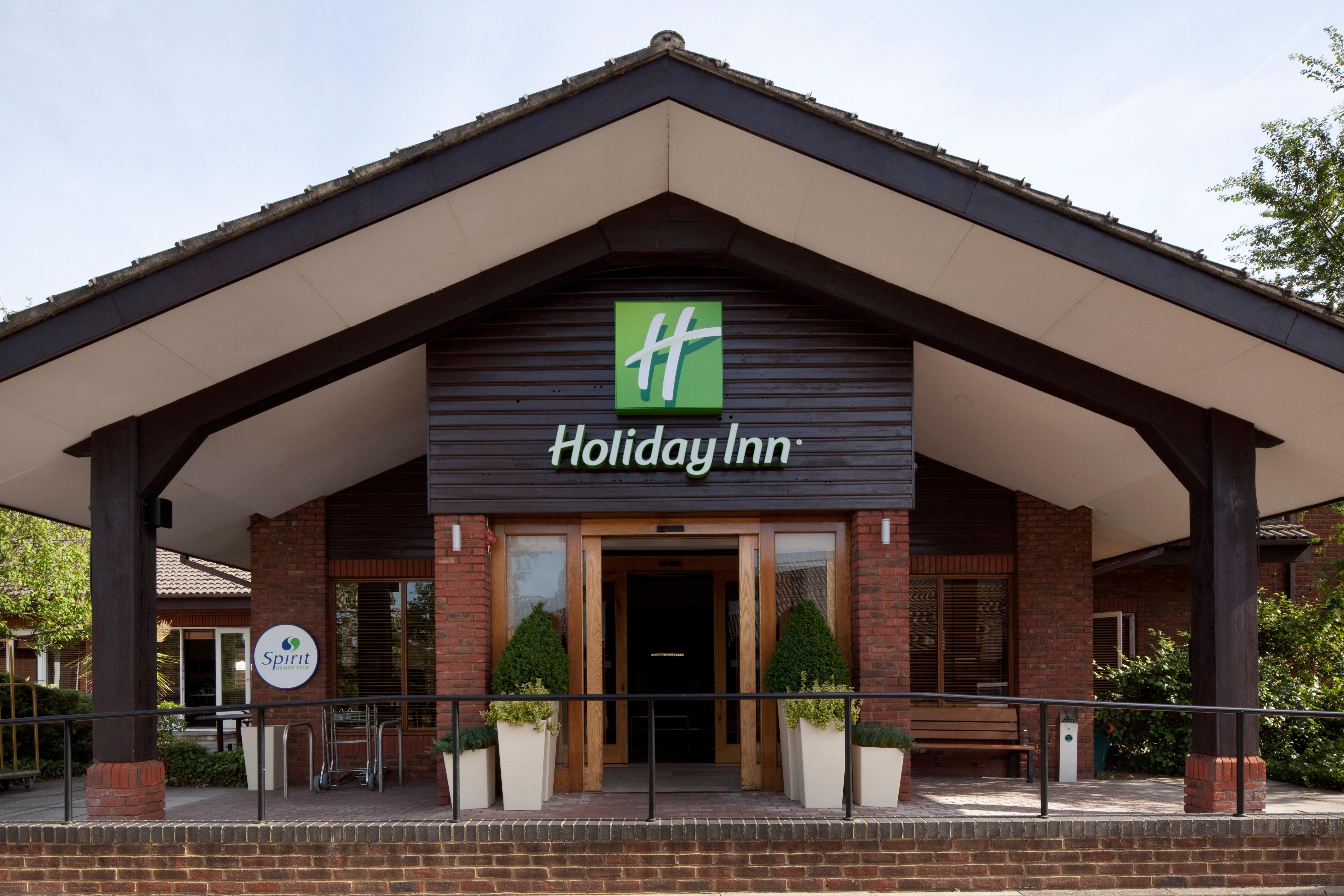 Holiday Inn Guildford By Ihg Exterior foto