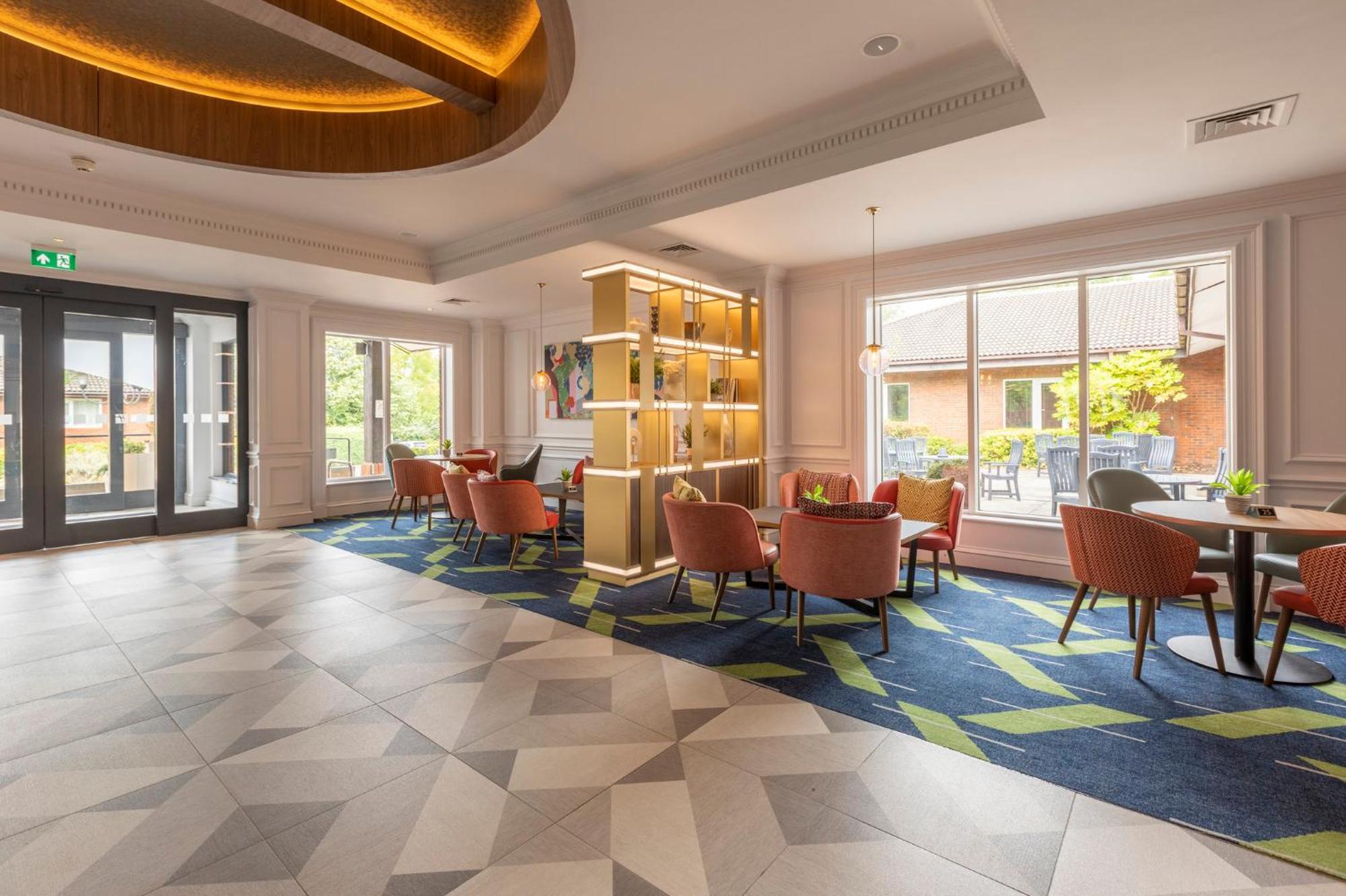Holiday Inn Guildford By Ihg Exterior foto