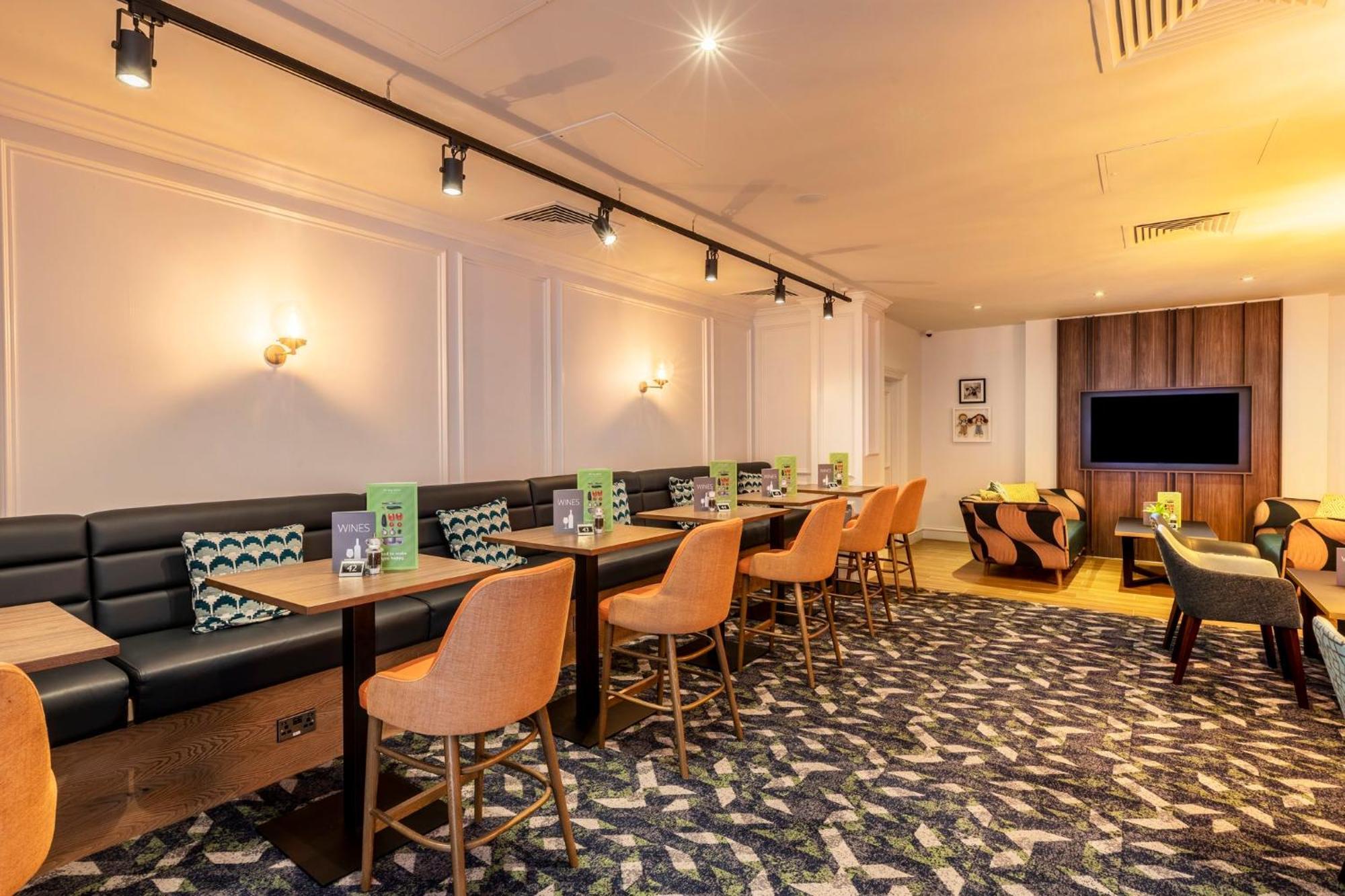 Holiday Inn Guildford By Ihg Exterior foto